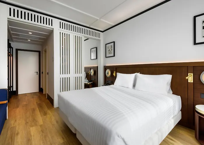 Tres Reyes Hotell 4*