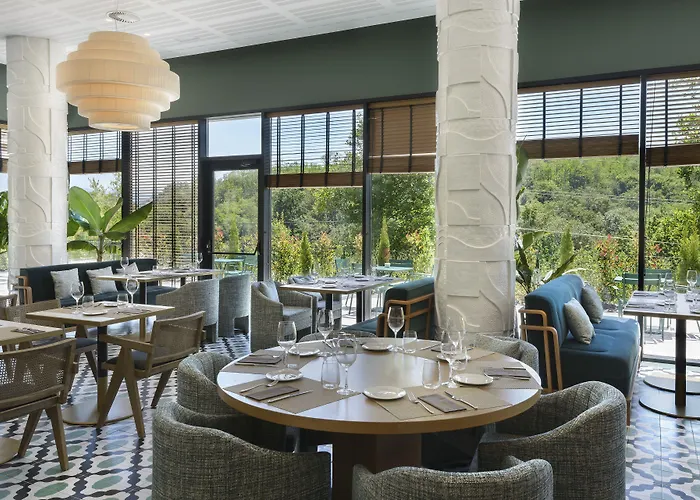 Hotell Tres Reyes 4*